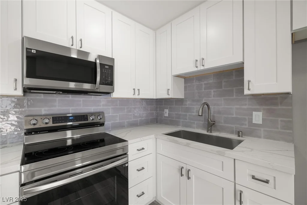 5817 Glen Eagles, Las Vegas, NV 89108