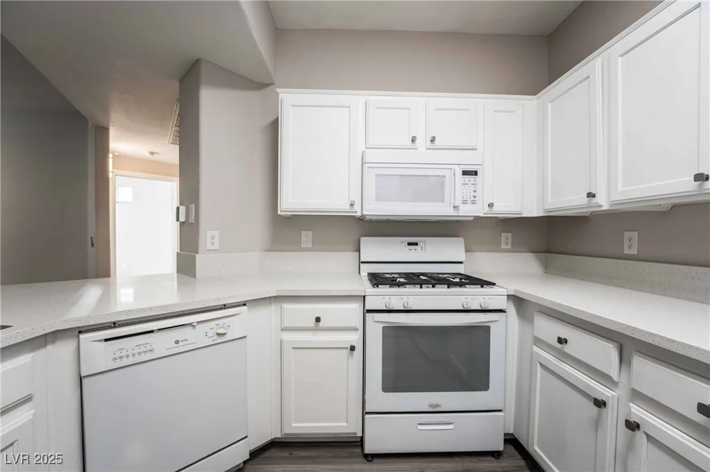 5855 Valley, North Las Vegas, NV 89031