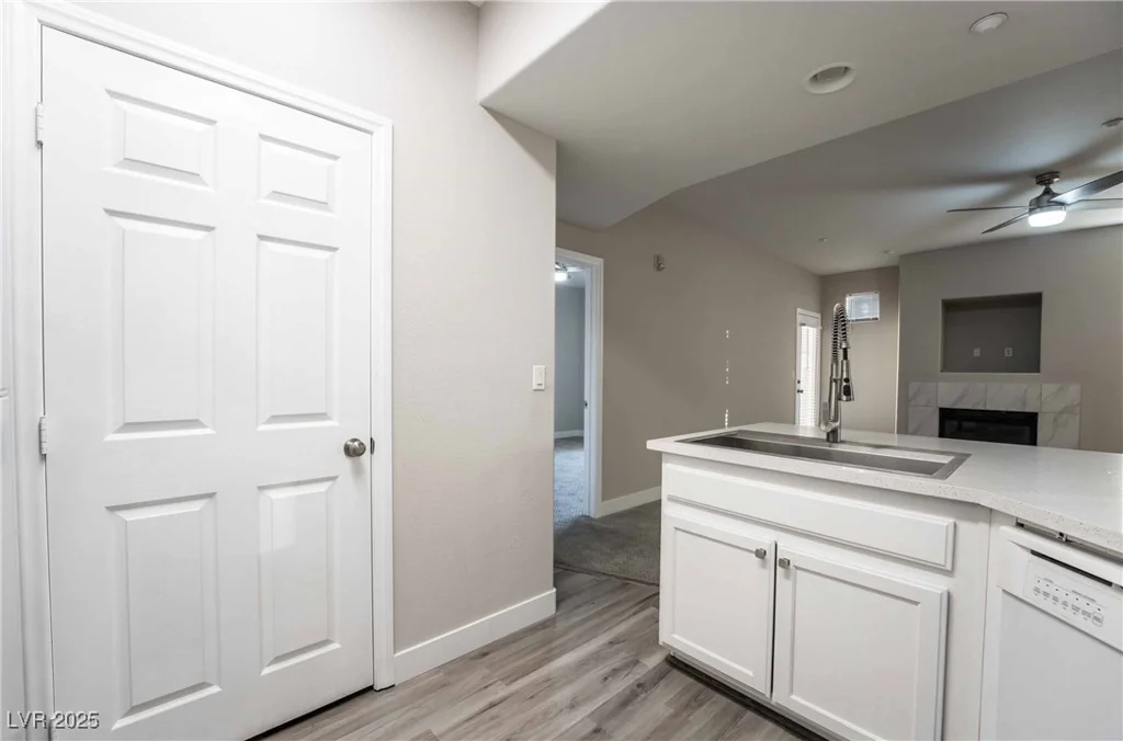 5855 Valley, North Las Vegas, NV 89031