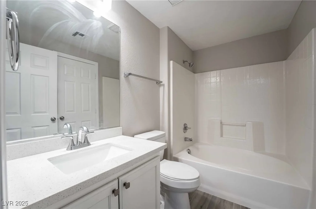 5855 Valley, North Las Vegas, NV 89031