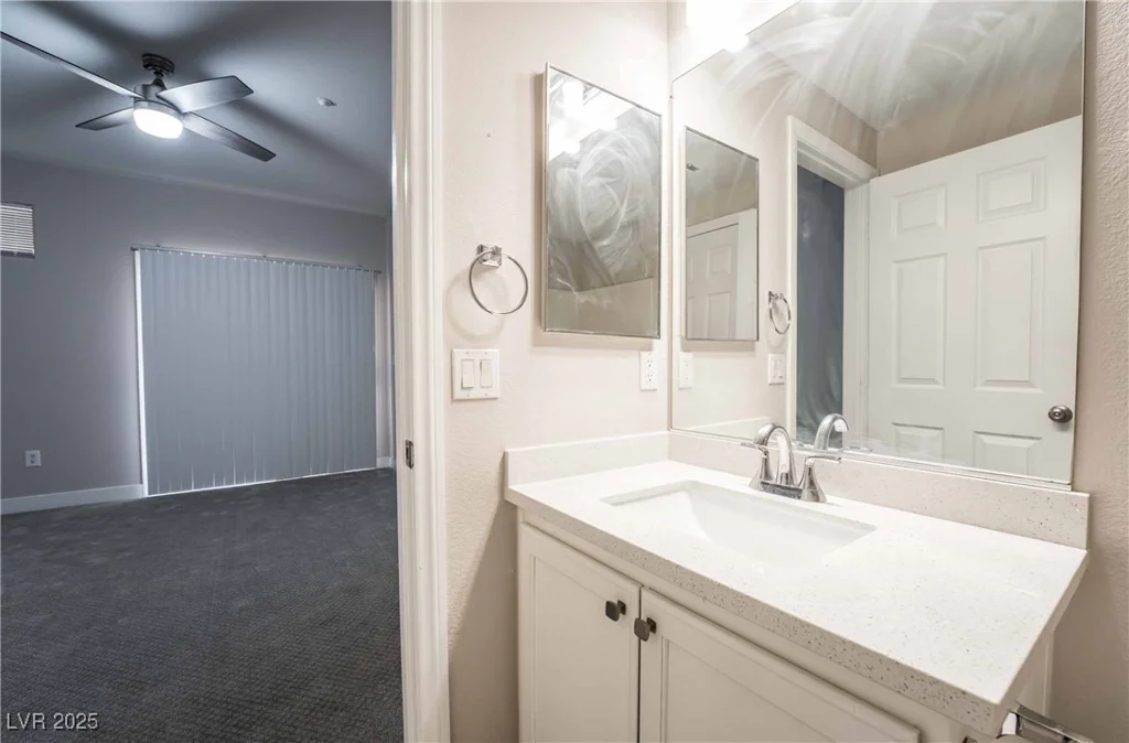 5855 Valley, North Las Vegas, NV 89031