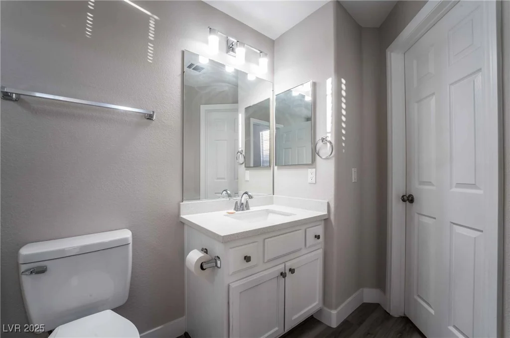 5855 Valley, North Las Vegas, NV 89031