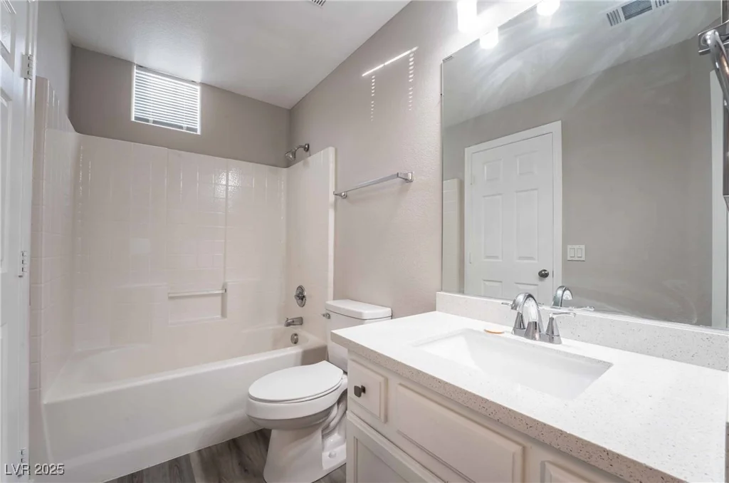 5855 Valley, North Las Vegas, NV 89031