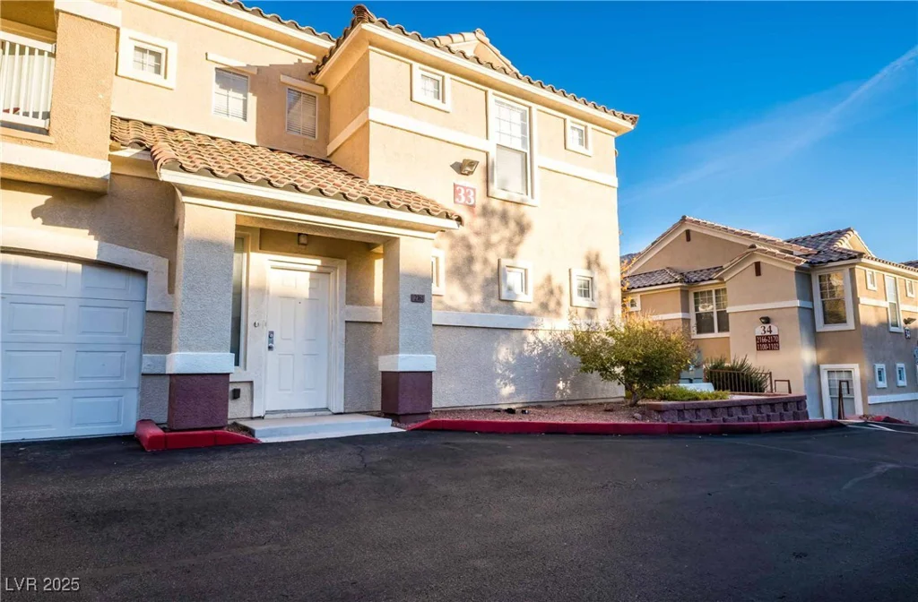 5855 Valley, North Las Vegas, NV 89031
