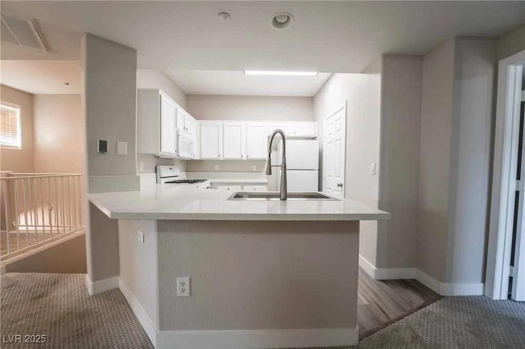 5855 Valley, North Las Vegas, NV 89031
