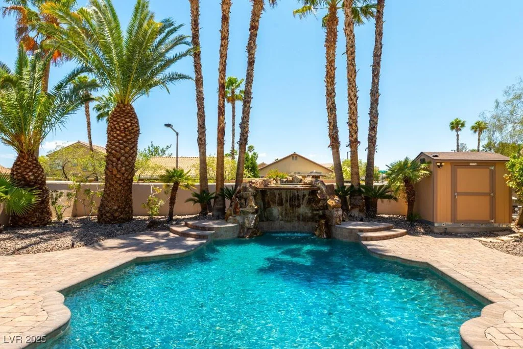 8205 Taos Paseo, Las Vegas, NV 89128