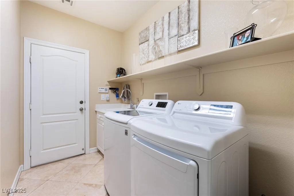 7567 Desertscape, Las Vegas, NV 89178