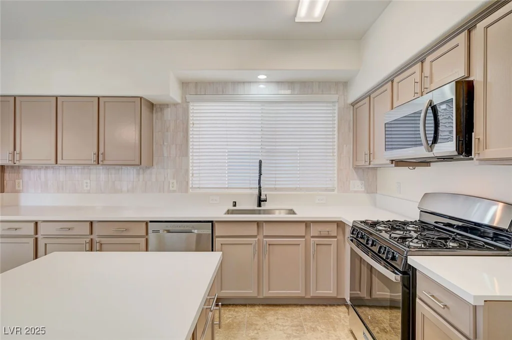 9452 Plover Falls, Las Vegas, NV 89149