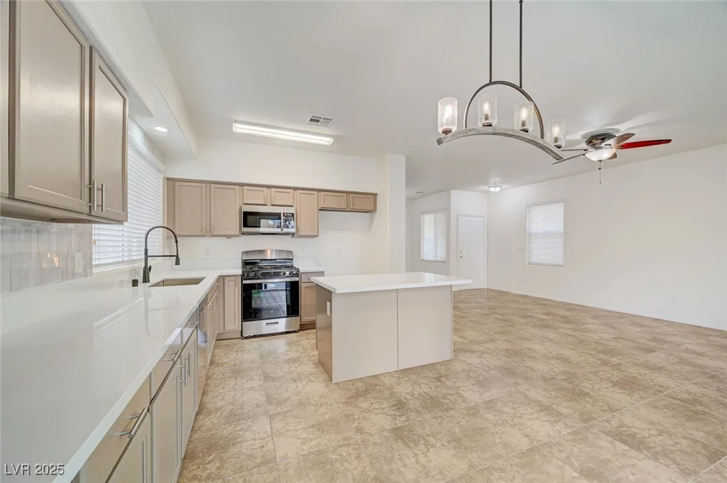 9452 Plover Falls, Las Vegas, NV 89149
