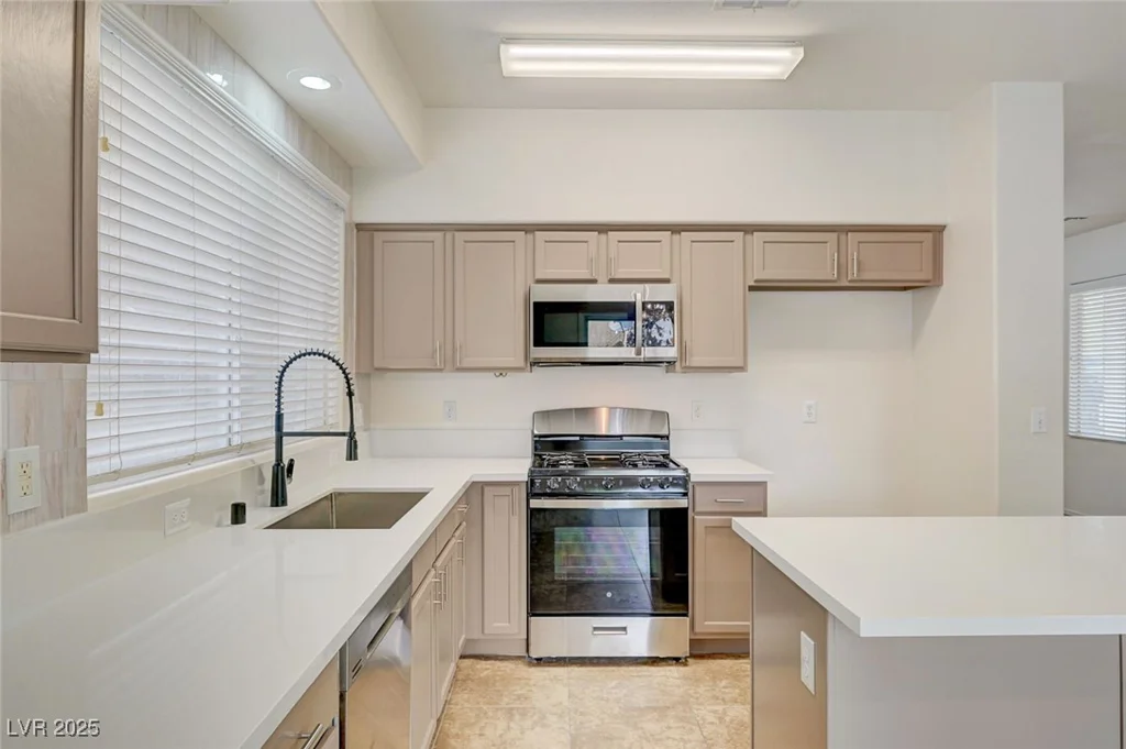 9452 Plover Falls, Las Vegas, NV 89149