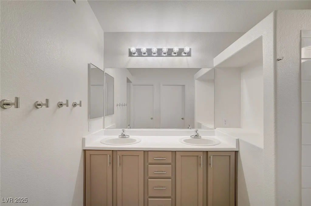 9452 Plover Falls, Las Vegas, NV 89149