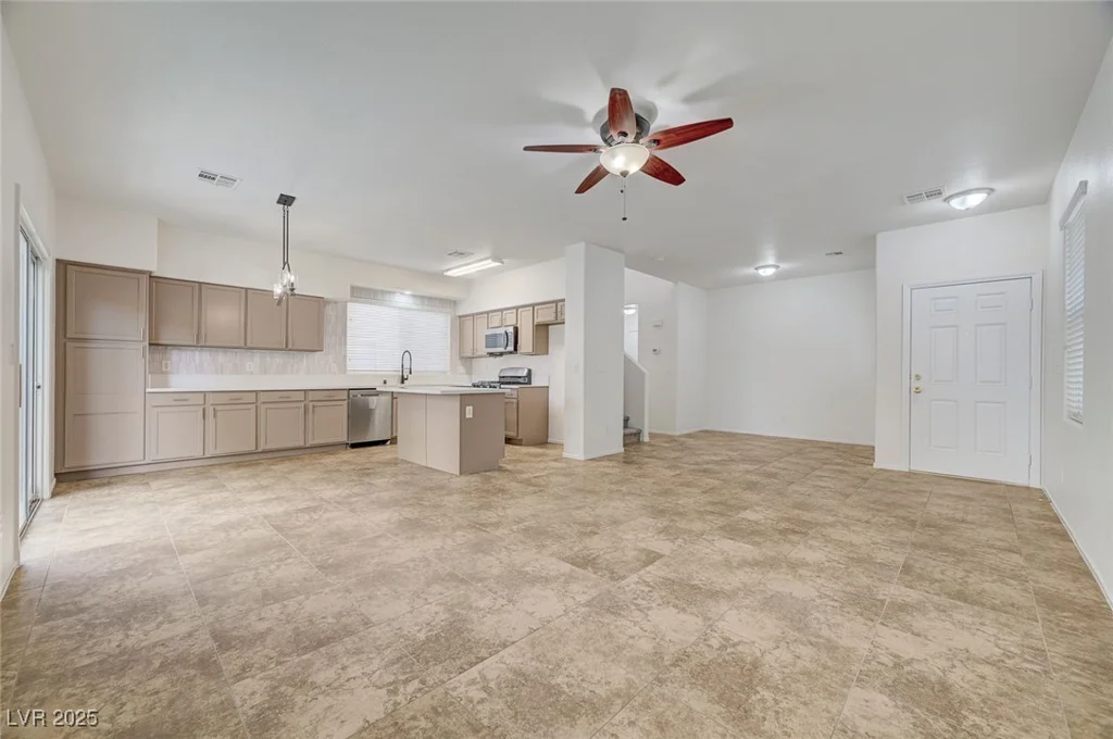 9452 Plover Falls, Las Vegas, NV 89149