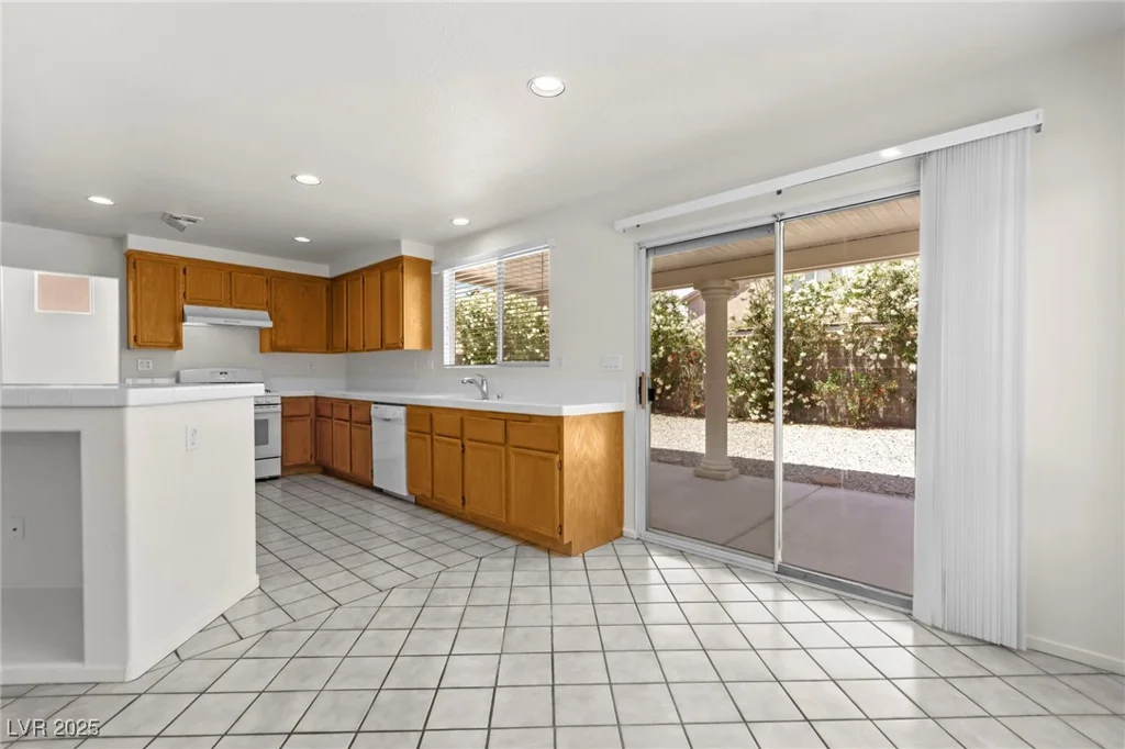 1540 Singing Bird, North Las Vegas, NV 89031