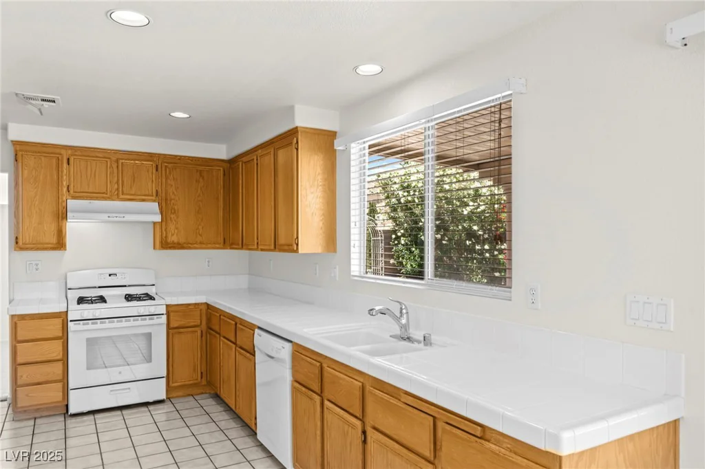 1540 Singing Bird, North Las Vegas, NV 89031