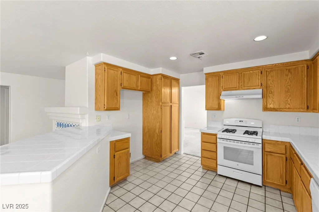 1540 Singing Bird, North Las Vegas, NV 89031
