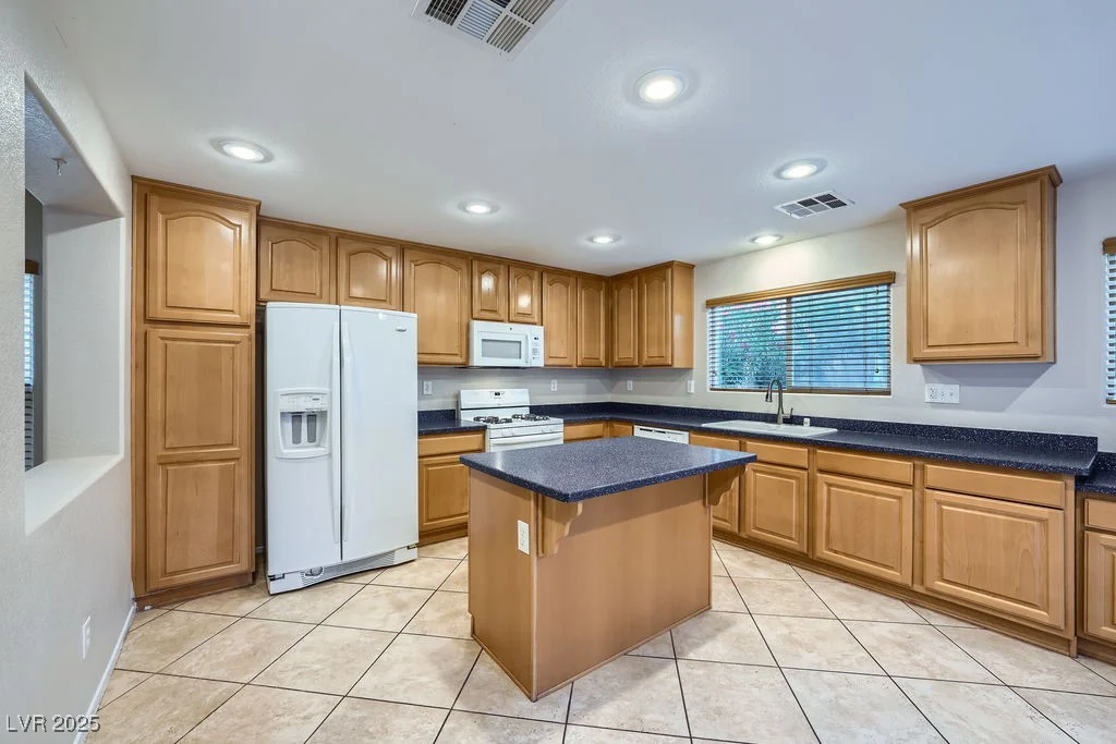 765 Jewel Tower, Las Vegas, NV 89178