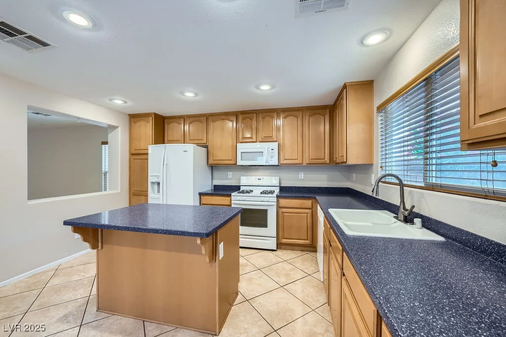 765 Jewel Tower, Las Vegas, NV 89178