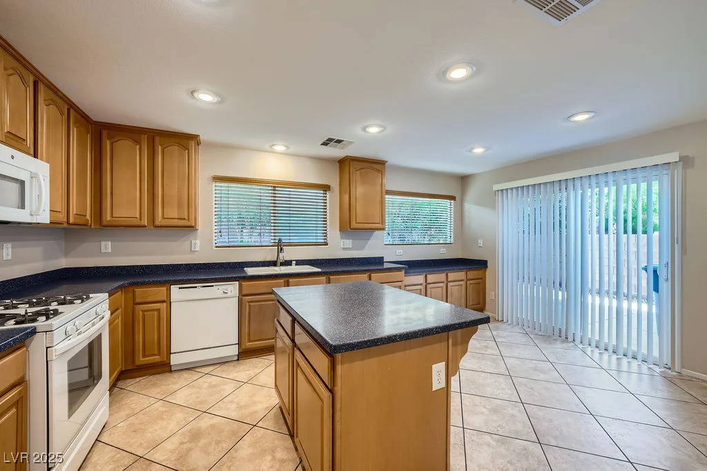 765 Jewel Tower, Las Vegas, NV 89178