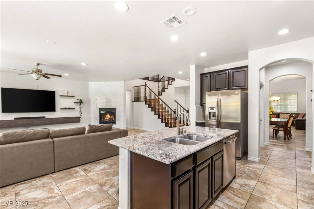 749 MIDDLE BEACH, Las Vegas, NV 89138