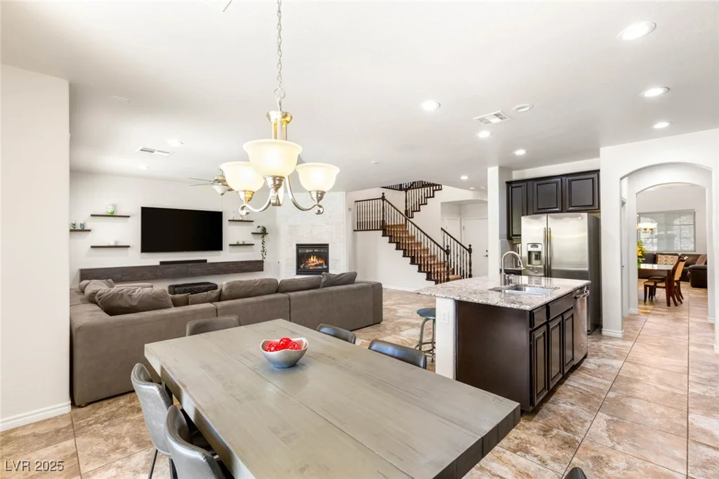 749 MIDDLE BEACH, Las Vegas, NV 89138