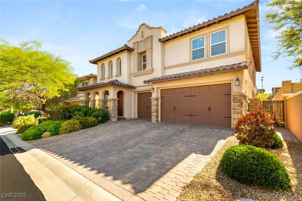 749 MIDDLE BEACH, Las Vegas, NV 89138