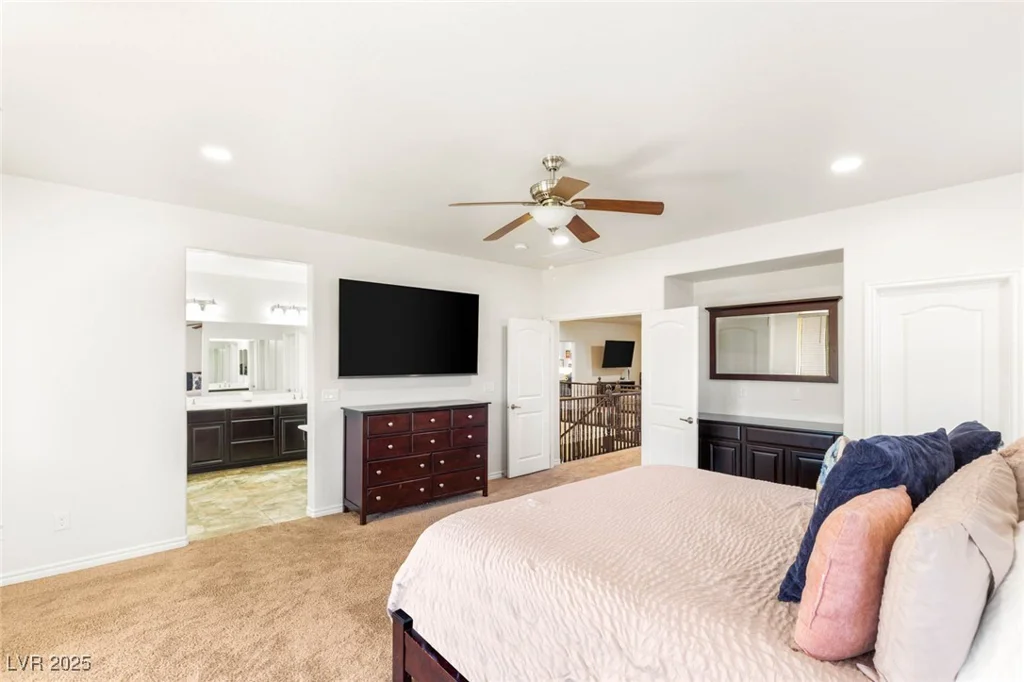 749 MIDDLE BEACH, Las Vegas, NV 89138