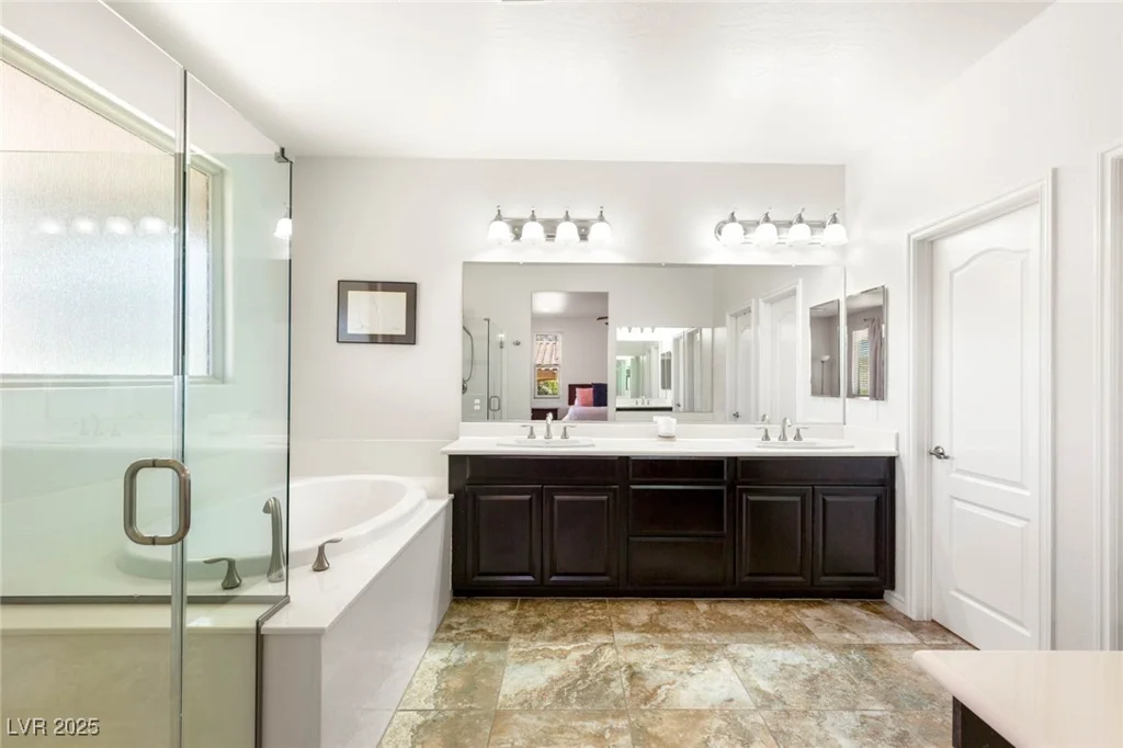 749 MIDDLE BEACH, Las Vegas, NV 89138