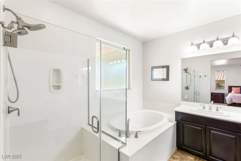 749 MIDDLE BEACH, Las Vegas, NV 89138
