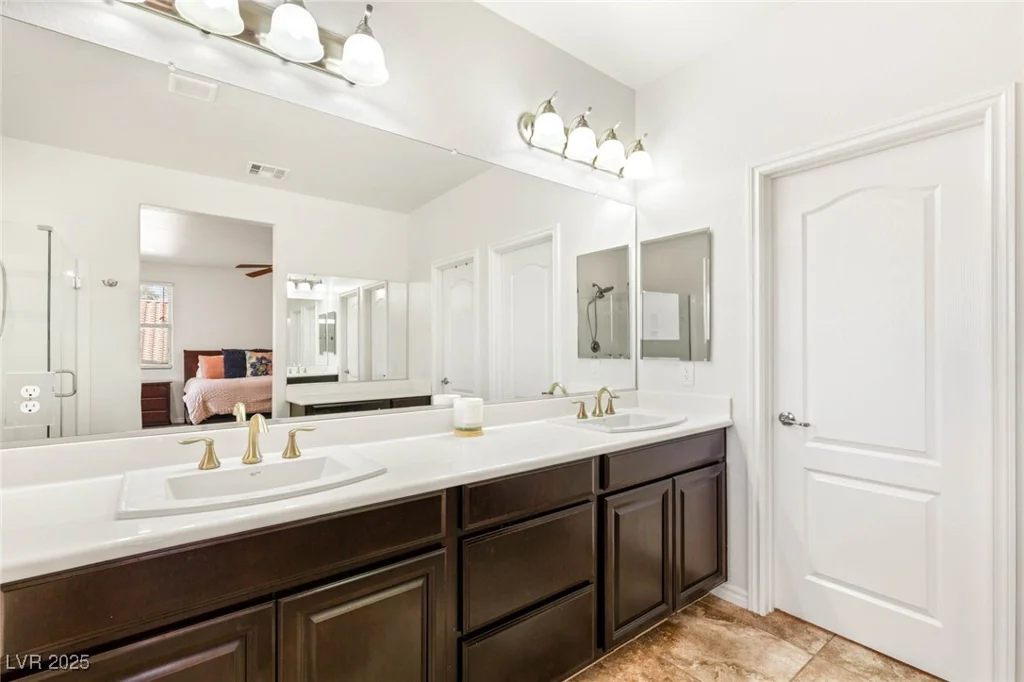 749 MIDDLE BEACH, Las Vegas, NV 89138