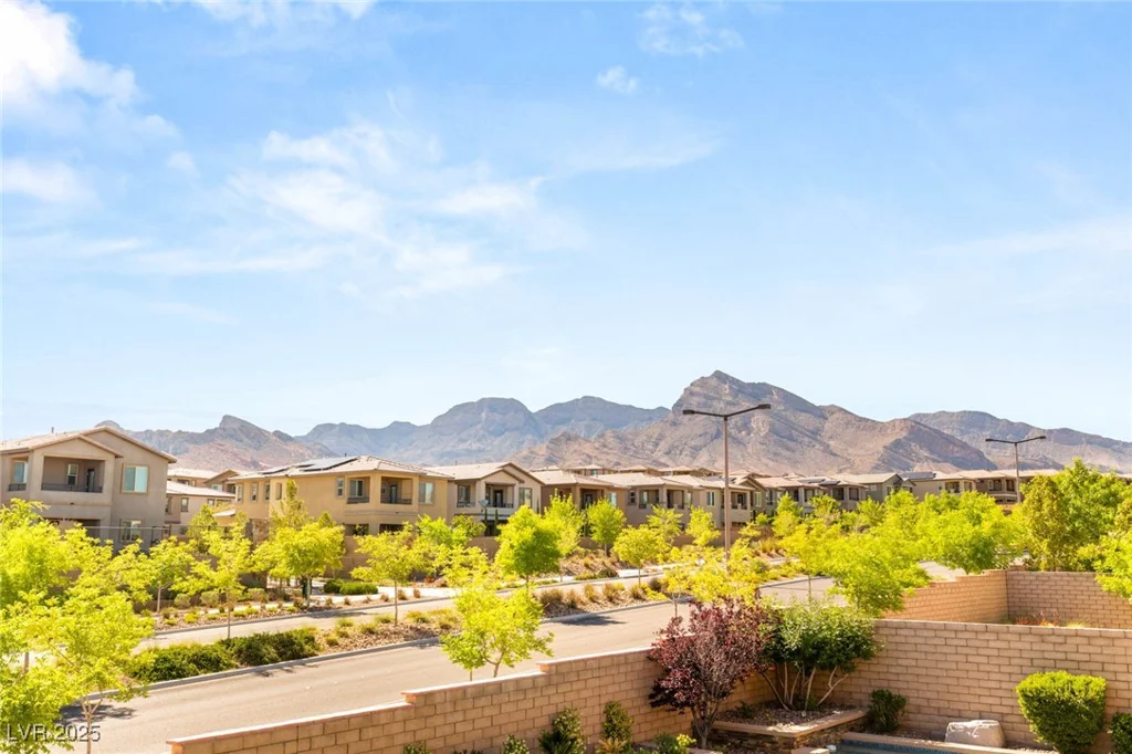 749 MIDDLE BEACH, Las Vegas, NV 89138