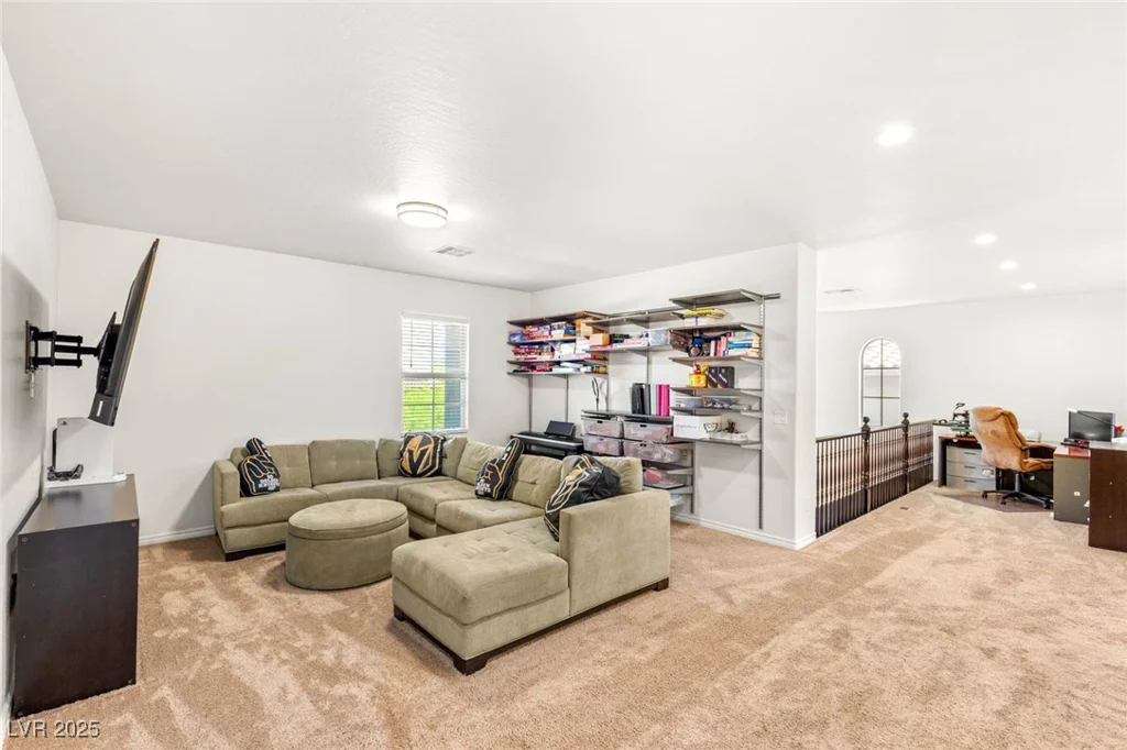749 MIDDLE BEACH, Las Vegas, NV 89138