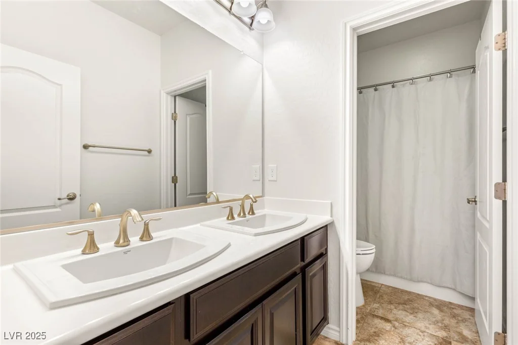 749 MIDDLE BEACH, Las Vegas, NV 89138
