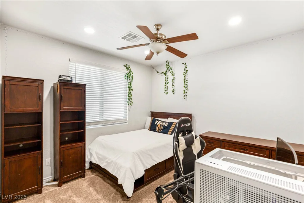 749 MIDDLE BEACH, Las Vegas, NV 89138