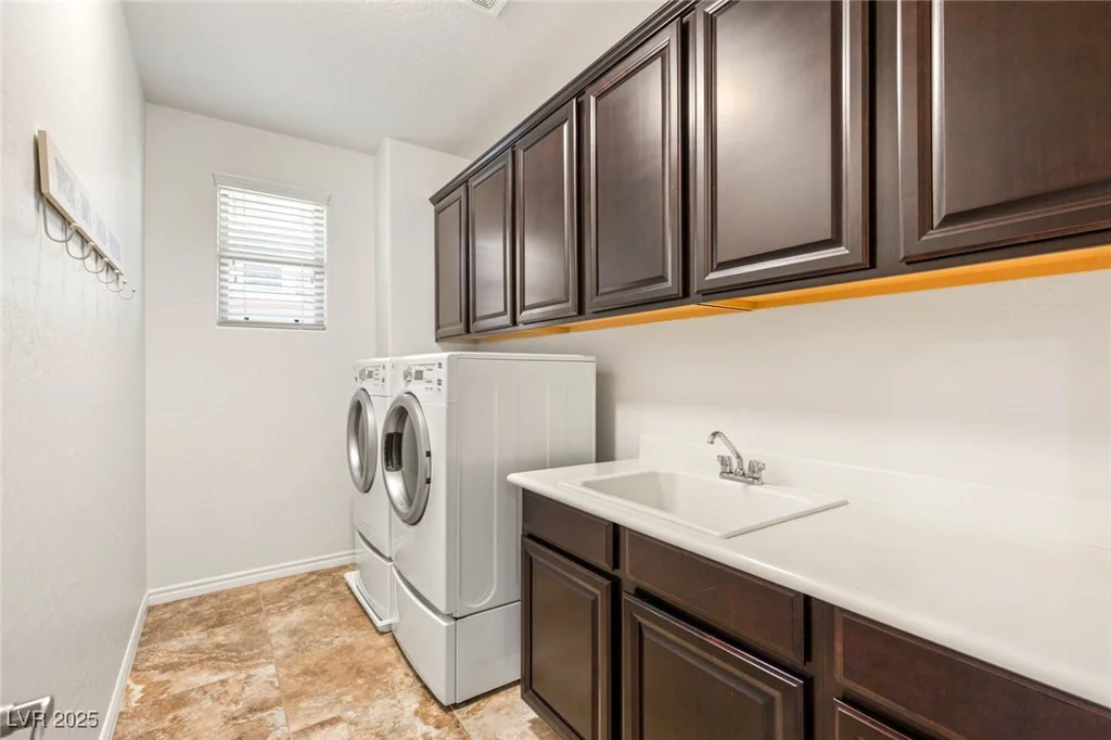 749 MIDDLE BEACH, Las Vegas, NV 89138