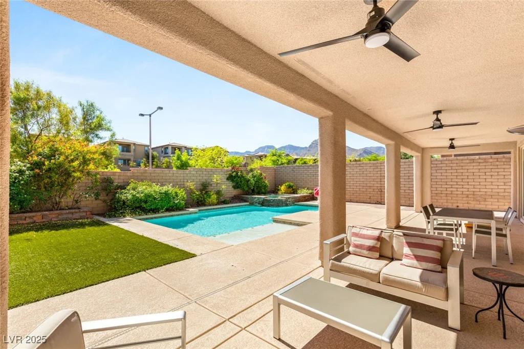749 MIDDLE BEACH, Las Vegas, NV 89138