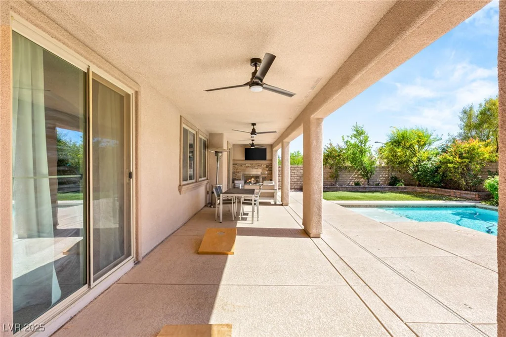 749 MIDDLE BEACH, Las Vegas, NV 89138