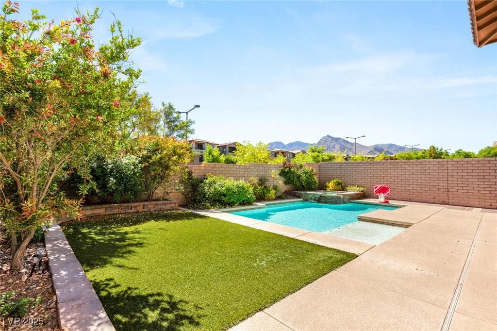 749 MIDDLE BEACH, Las Vegas, NV 89138