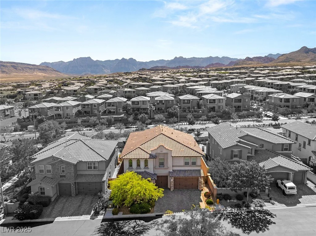 749 MIDDLE BEACH, Las Vegas, NV 89138