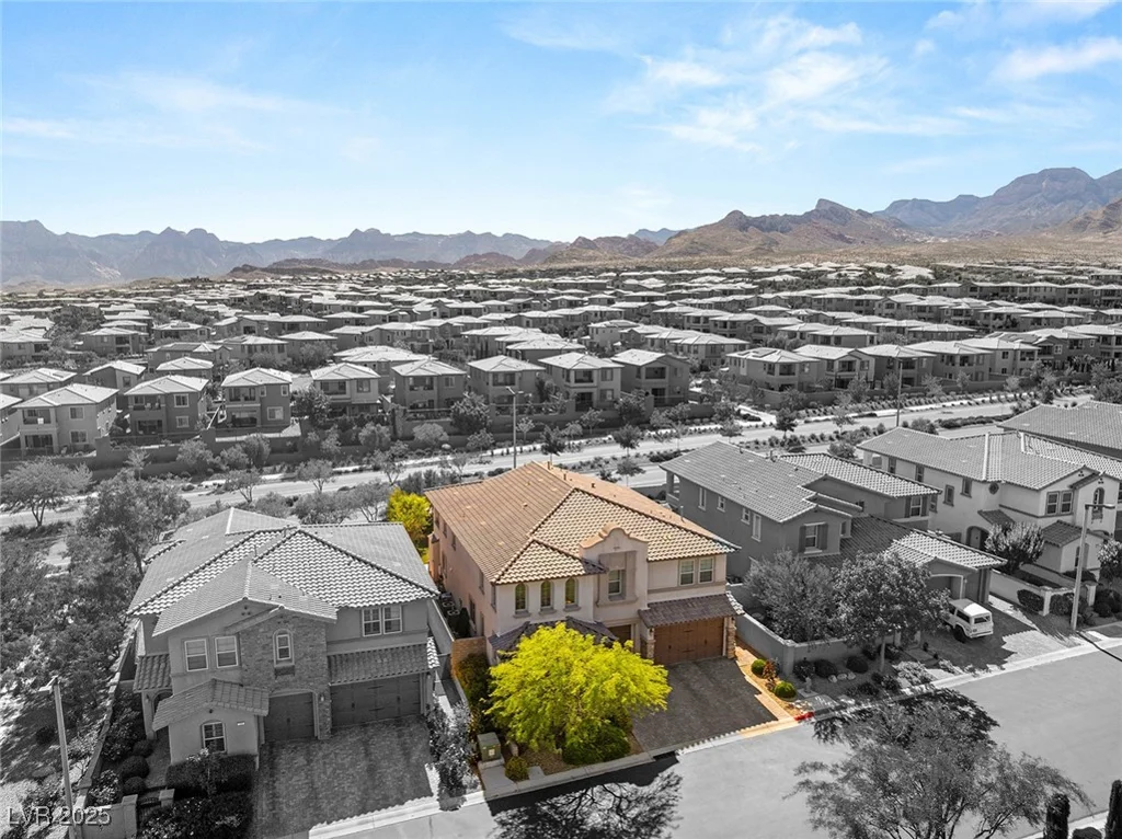 749 MIDDLE BEACH, Las Vegas, NV 89138