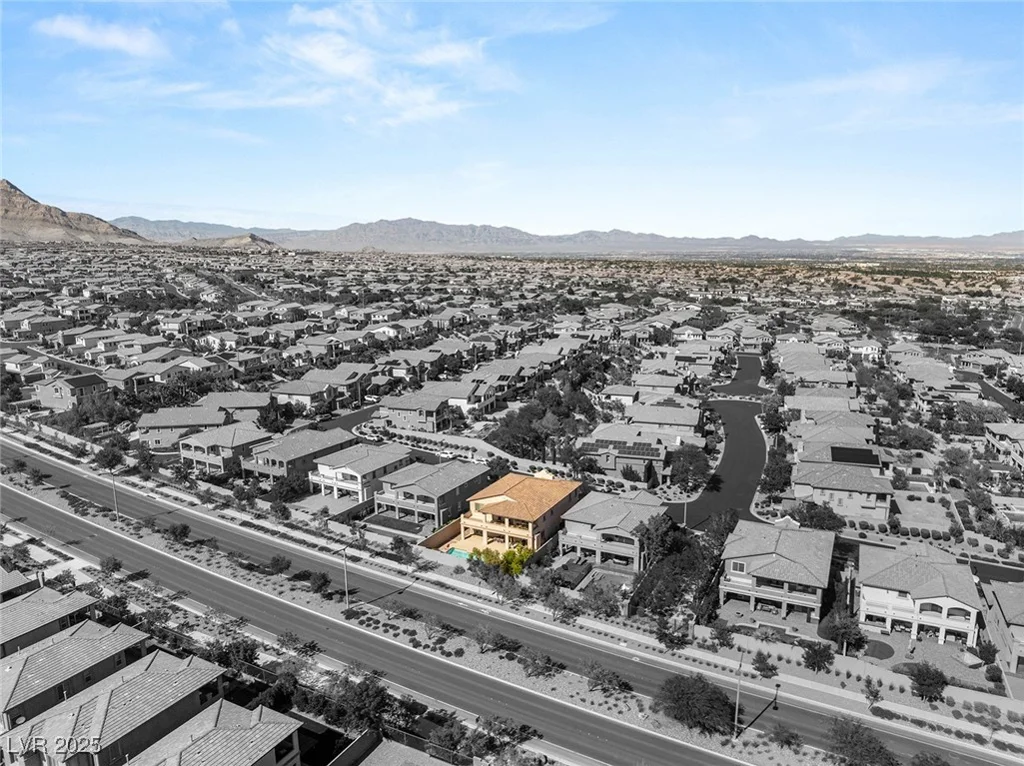 749 MIDDLE BEACH, Las Vegas, NV 89138