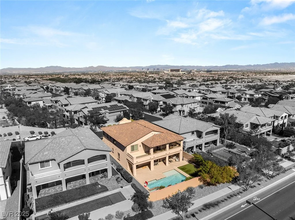 749 MIDDLE BEACH, Las Vegas, NV 89138