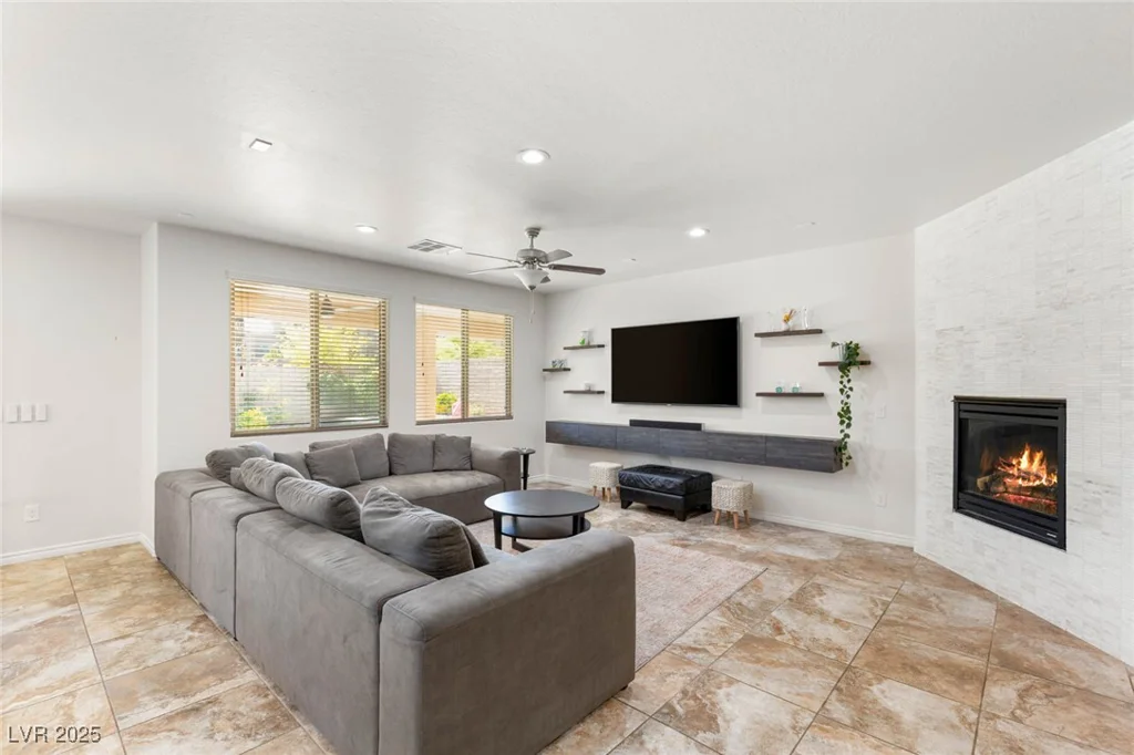 749 MIDDLE BEACH, Las Vegas, NV 89138