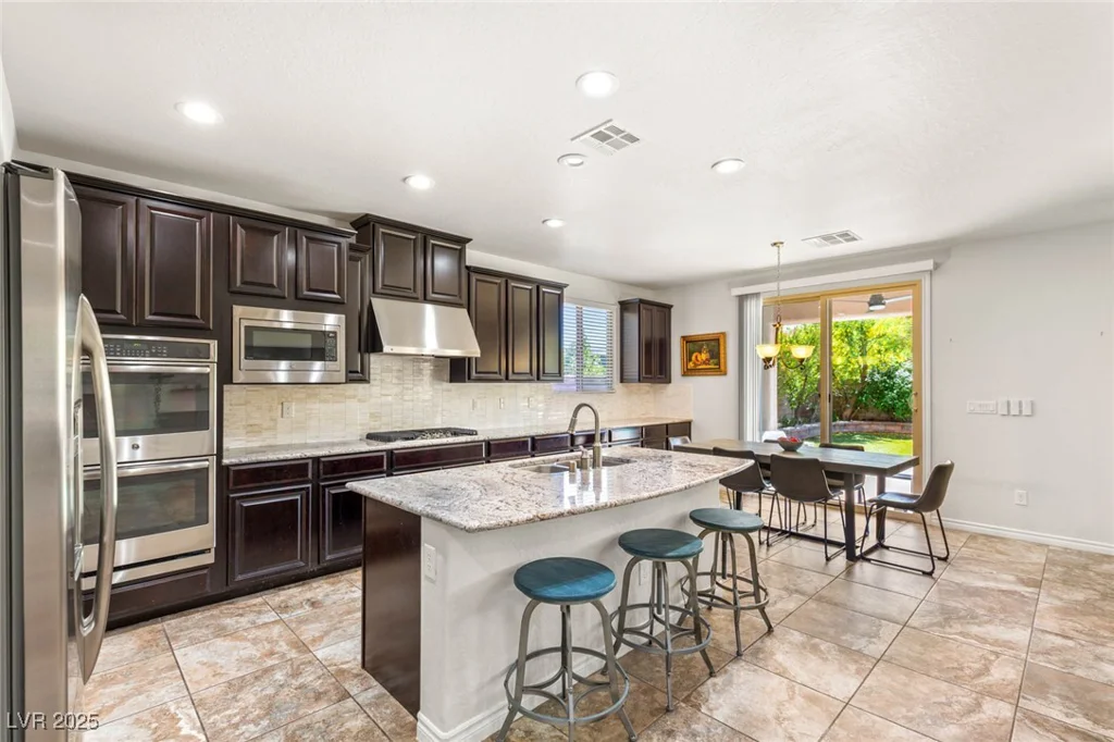 749 MIDDLE BEACH, Las Vegas, NV 89138