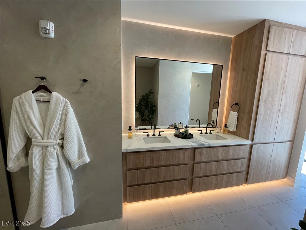 700 Carson, Las Vegas, NV 89106