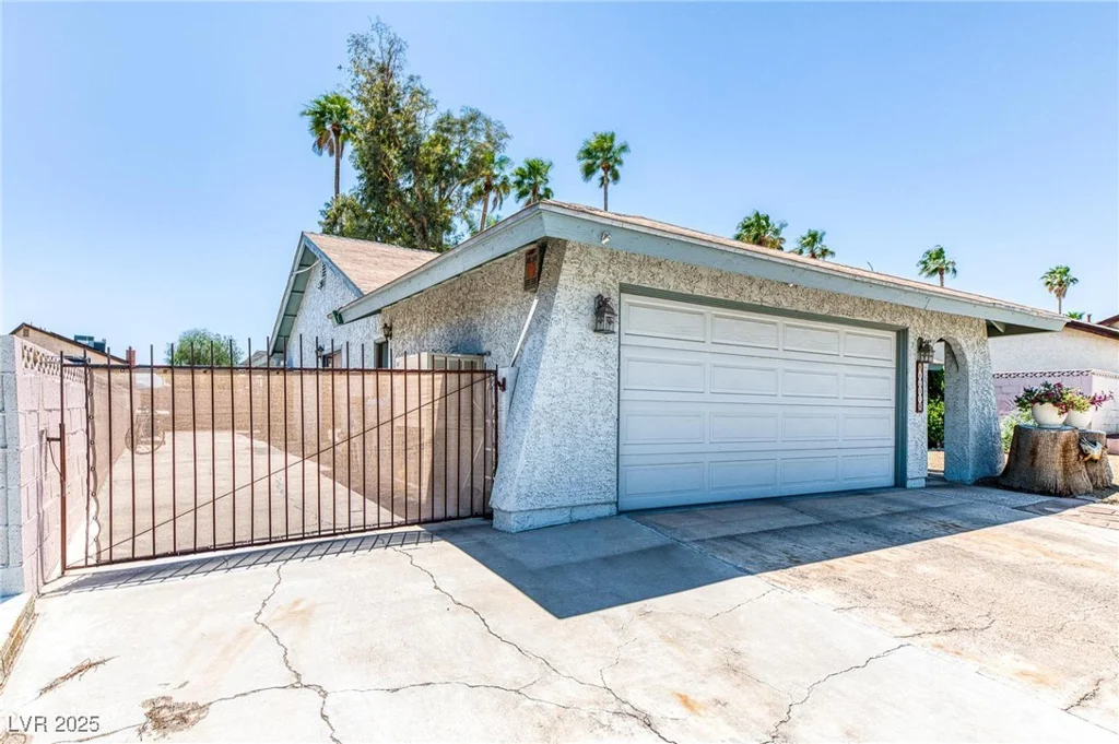 4381 Toledo, Las Vegas, NV 89121