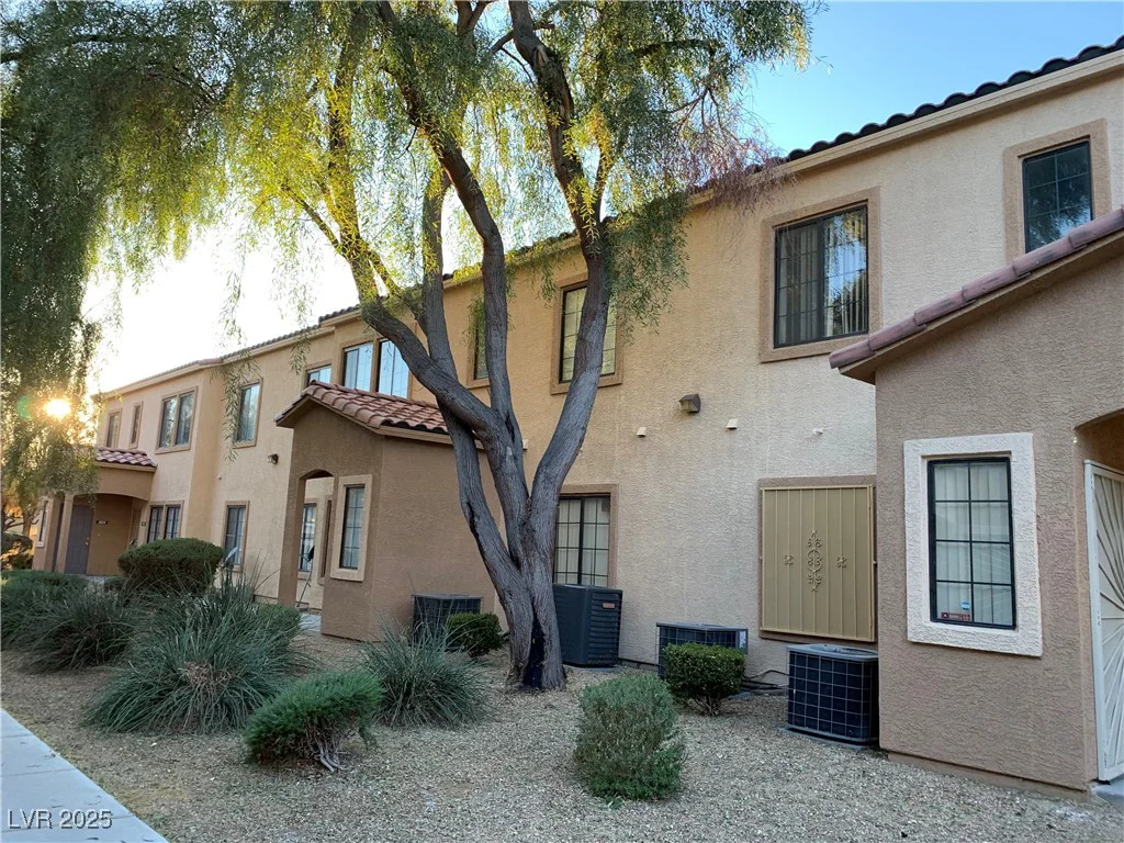 2121 Hussium Hills, Las Vegas, NV 89108