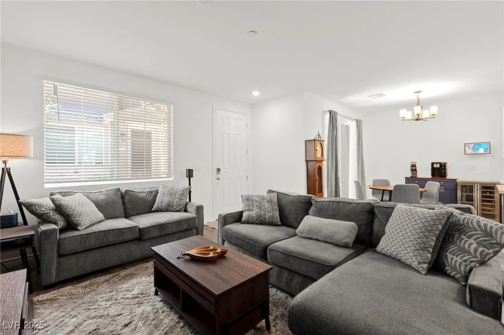 25 Barbara, Las Vegas, NV 89183