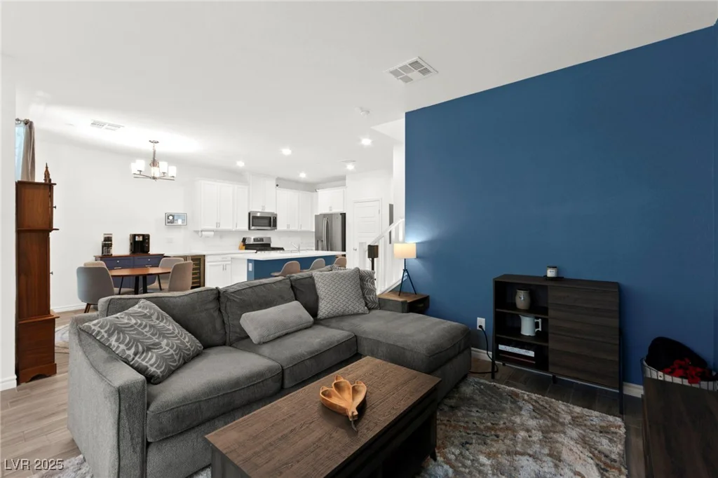 25 Barbara, Las Vegas, NV 89183