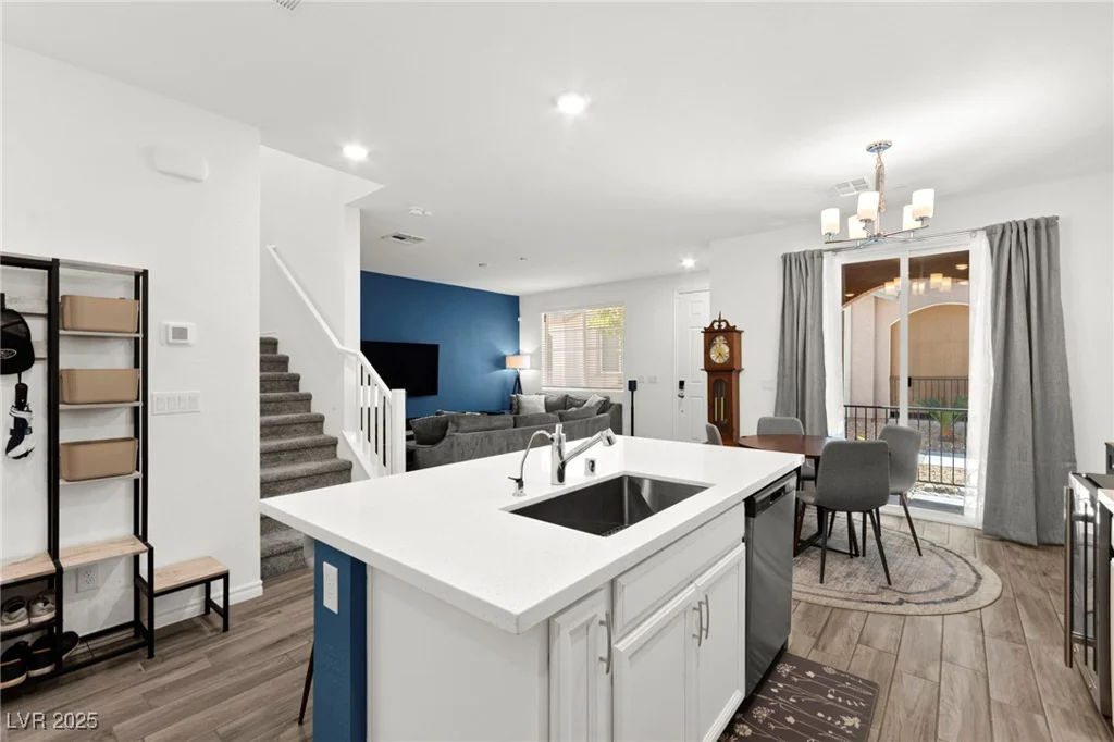 25 Barbara, Las Vegas, NV 89183
