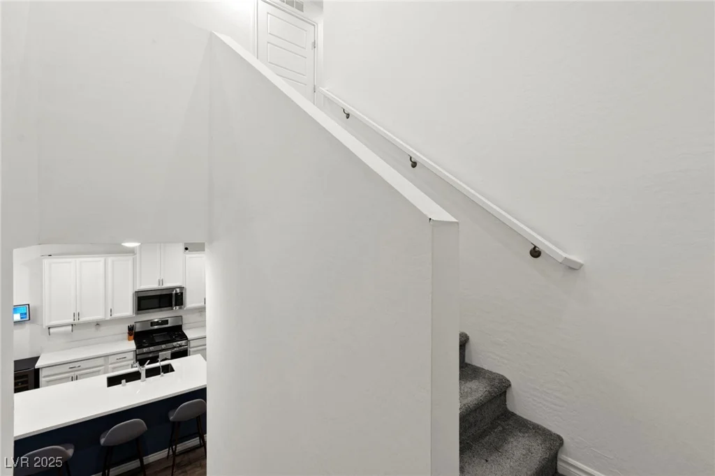25 Barbara, Las Vegas, NV 89183